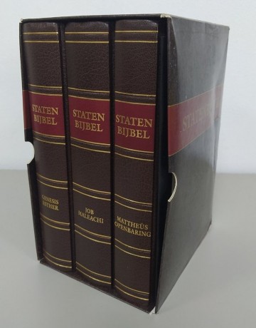 9789033112003 statenbijbel bruin drie banden statenbijbel uitgeverij boekhandel den hertog 9789033112003