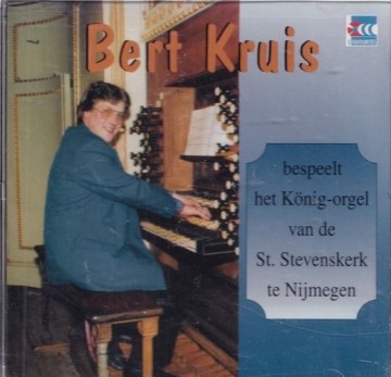 Bert kruis bespeelt het orgel van de stevenskerk te nijmegen
