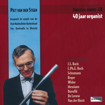 Piet van der steen bespeelt de orgels van de oud katholieke kathedraal in de sint gertrudis te utrecht 1