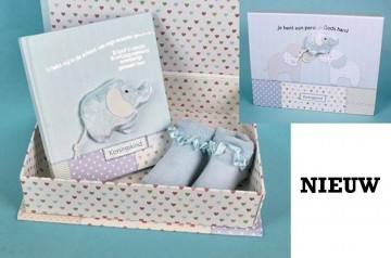 Babydoos blauw 25x19cm met sokjes en een fotoalbum